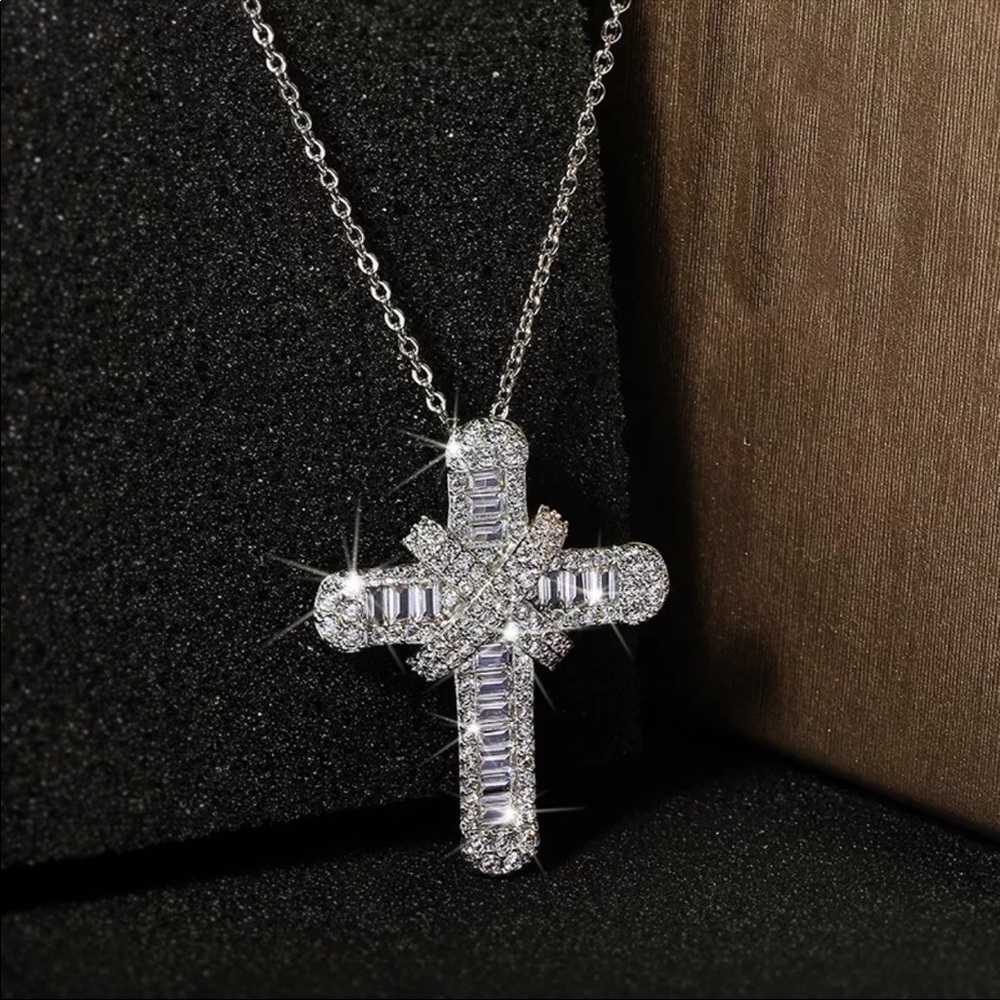 New Women Men Cross Diamond Necklace - Picture 1 of 7
